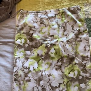 Jones New York Spring skirt. Size 8.